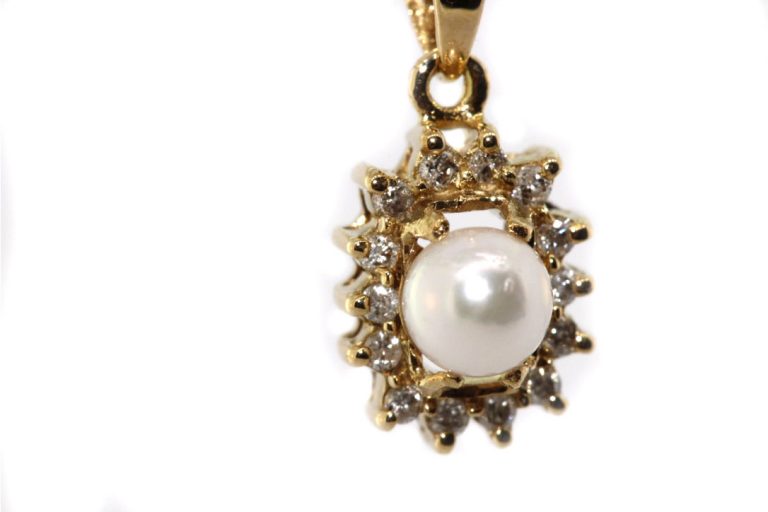Pearl Gold Pendant - Le Vount Jewelry