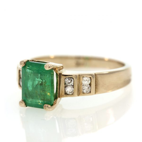 Emerald gold ring 0O001A6934_03