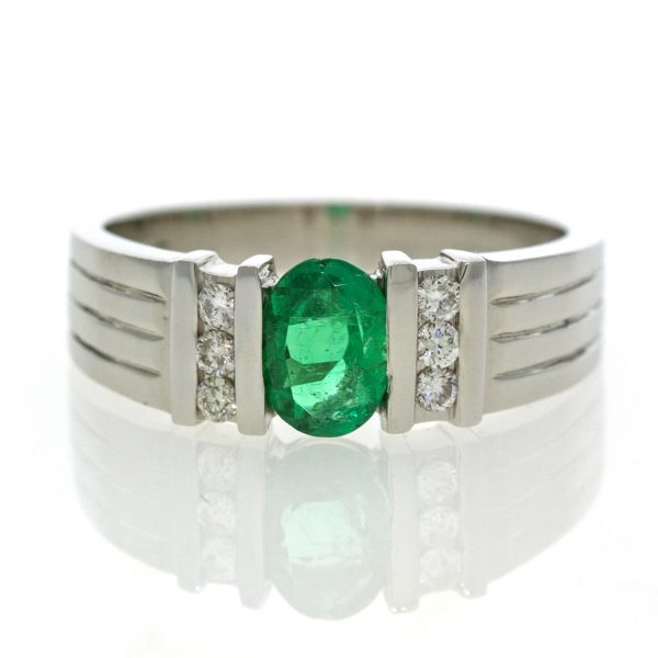 Emerald gold ring 0O001A8804_02